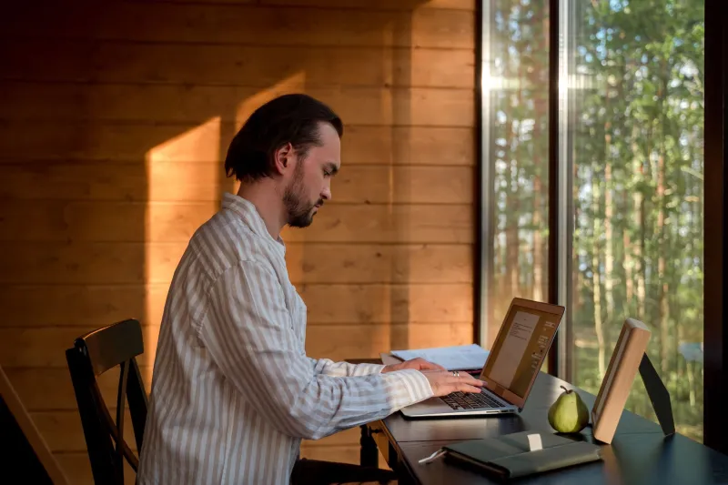 The Laptop-and-Lake Fantasy: Why Blending Work and Vacation in a Rental Rarely Goes the Way You Planned
